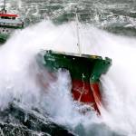 πλοίο σε καταιγίδα 12 μποφόρ τεράστια κύματα θάλασσα
