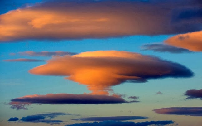 άνθρωποι συζητούν για τον καιρό