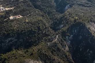 ενεργό ρήγμα στη Λευκάδα με εντυπωσιακή γεωλογική τομή στο Ιόνιο