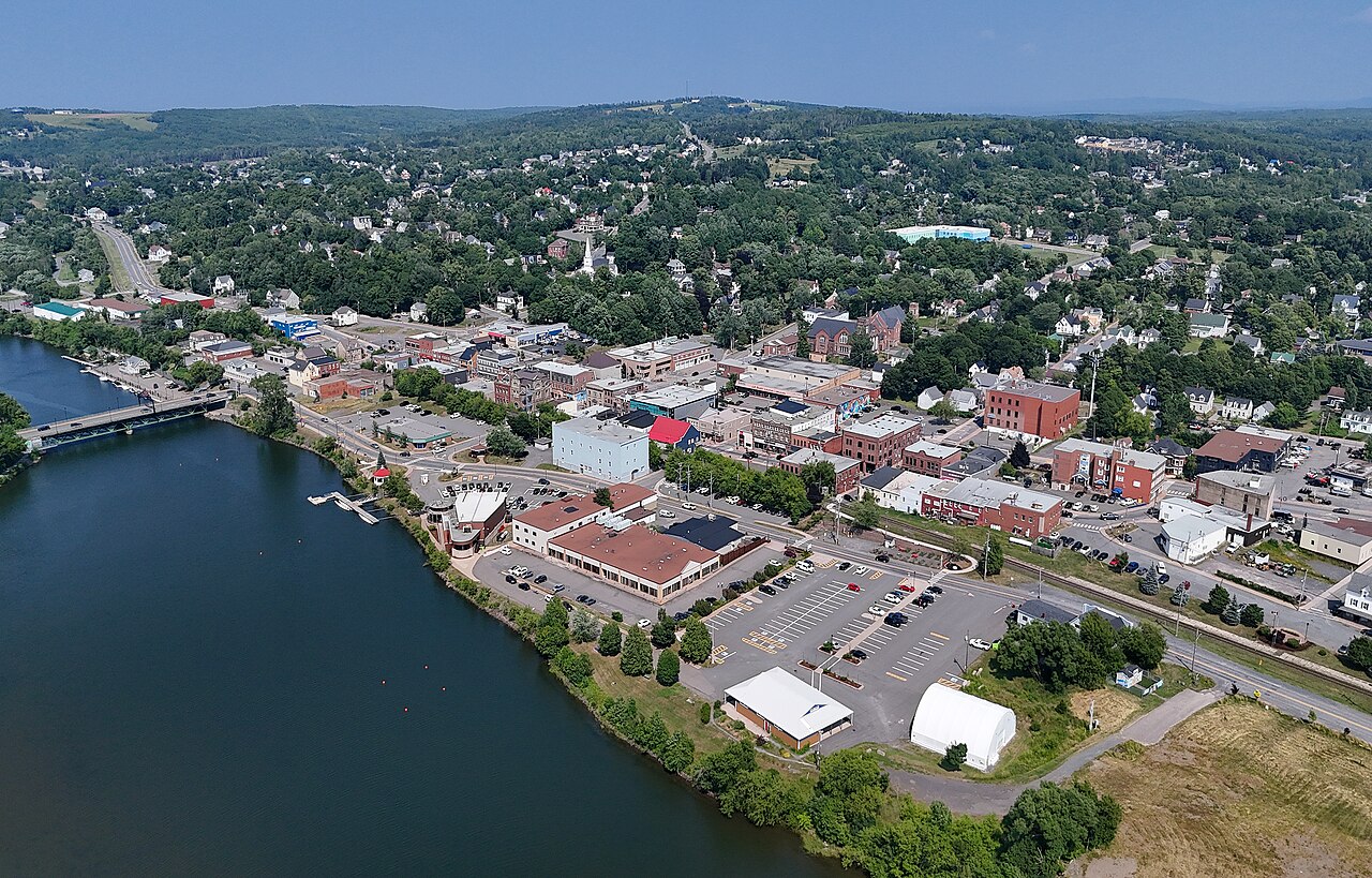 New Glasgow live cam showing real-time city view and weather conditions
