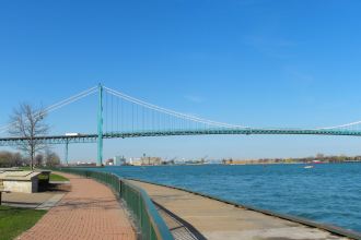 Detroit River live cam showing moving panoramic view of Detroit, Michigan