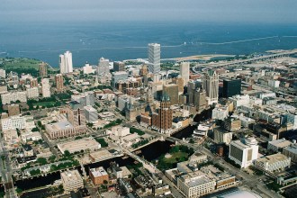 Milwaukee River live webcam view in downtown Milwaukee Wisconsin near the Marcus Performing Arts Center on Lake Michigan
