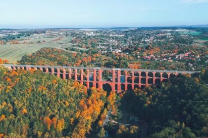 Η μεγαλύτερη γέφυρα από τούβλα στον κόσμο με εντυπωσιακές καμάρες στη Γερμανία