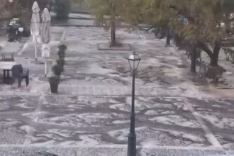 χαλαζόπτωση Κέρκυρα δρόμοι καλυμμένοι με χαλάζι