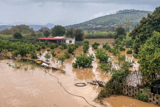 Καταστροφές στον Πορο αποτην κακοκαιρία Erminio
