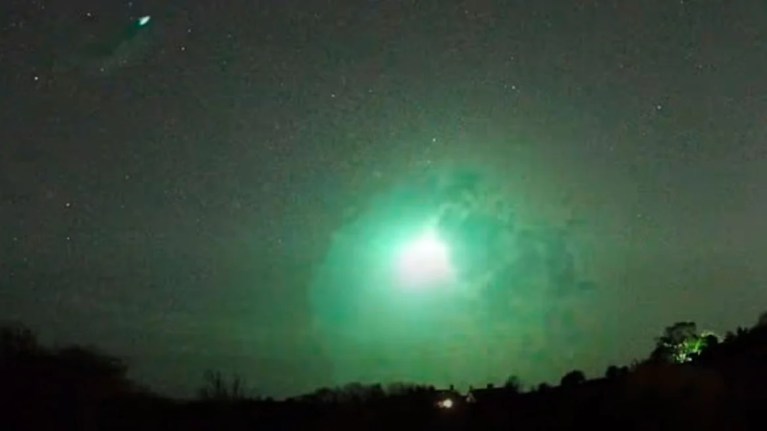 Πράσινη πύρινη σφαίρα στη Βρετανία – Τι ήταν το φαινόμενο