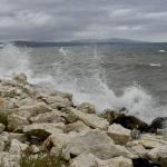 Θυελλώδεις άνεμοι στο Ιόνιο με έντονο κυματισμό και κακοκαιρία στη θάλασσα