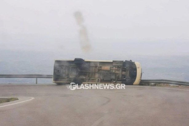 Αναποδογυρισμένο λεωφορείο σε ορεινό δρόμο της Κρήτης μετά από ισχυρούς ανέμους