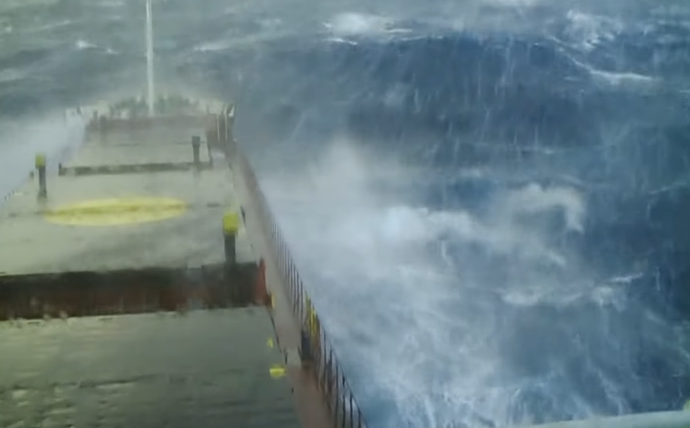 Ship Battles 15-Meter Waves Near Cape of Good Hope – Incredible Footage